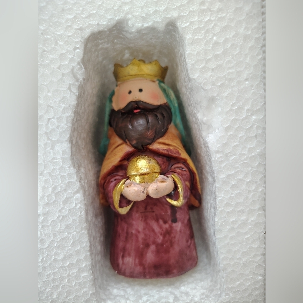 Nativity Scene Figurines Set - Picture 4 of 9